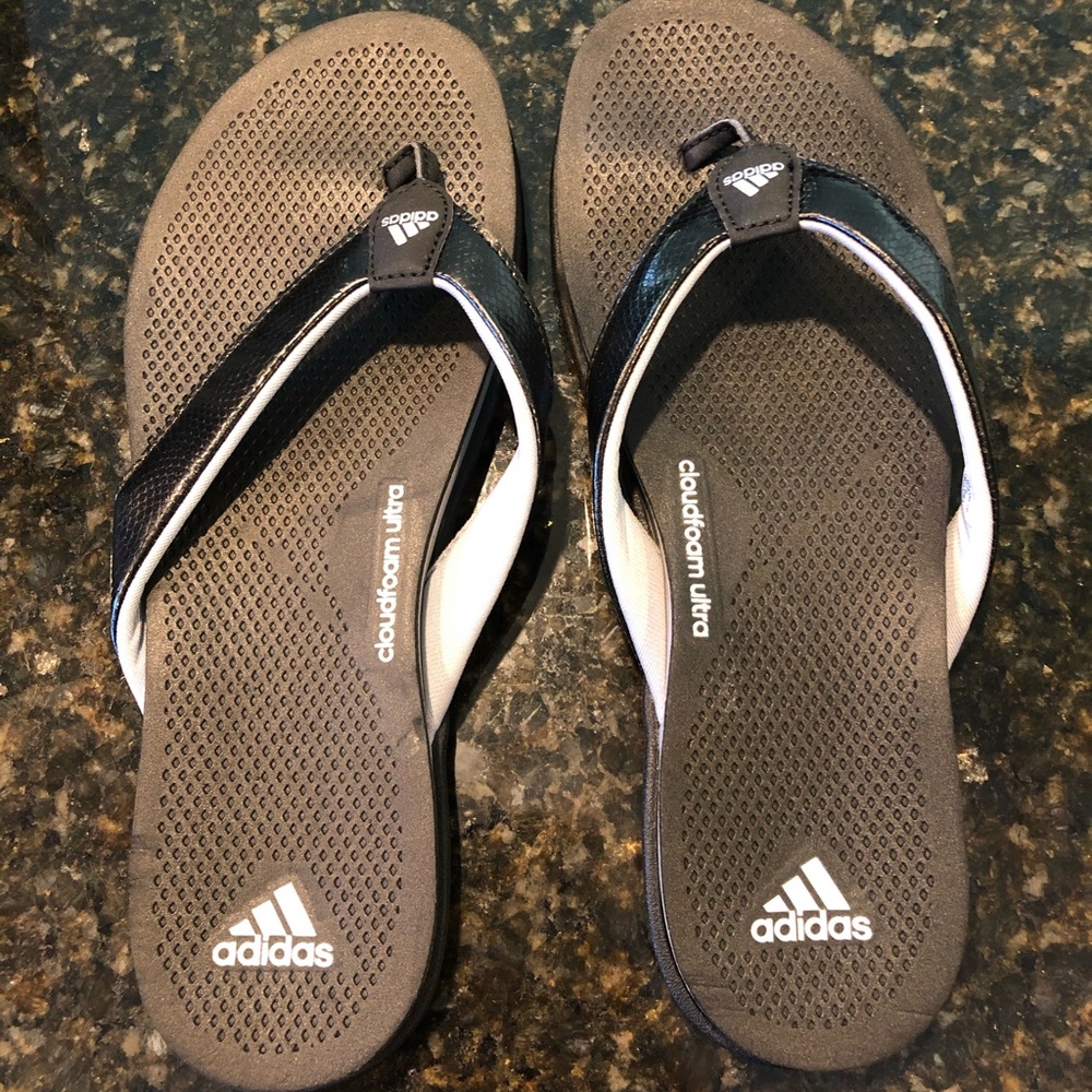 Women’s Adidas Cloudfoam Flip Flops Size 7 NEW